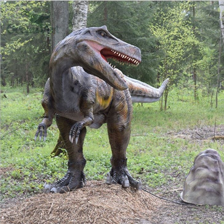 Highly Life-like And Emulational Dinosaur Skeleton